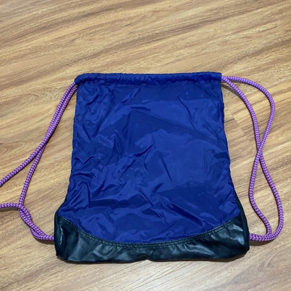 Nike Drawstring Bag - Picture 2 of 2
